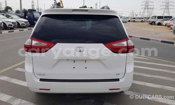 Acheter Import Voiture Toyota Sienna Blanc à Import - Dubai, Namibie Acheter Import Voiture Toyota Sienna Blanc à Import - Dubai, Namibie