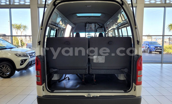 Buy Used Toyota Hi Ace White Car in Gobabis in Omaheke Buy Used Toyota Hi Ace White Car in Gobabis in Omaheke