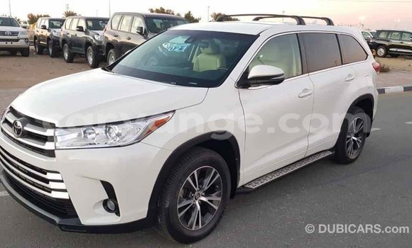 Acheter Import Voiture Toyota Highlander Blanc à Import - Dubai, Namibie Acheter Import Voiture Toyota Highlander Blanc à Import - Dubai, Namibie
