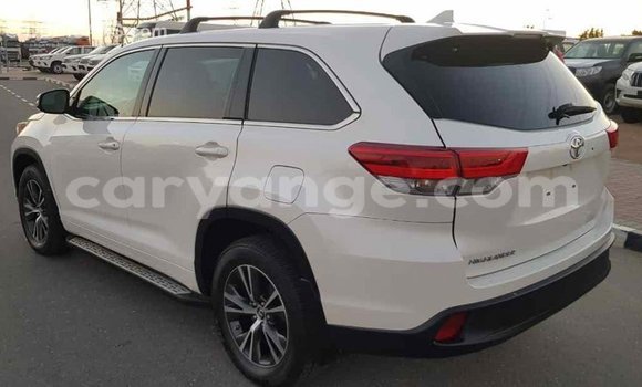 Acheter Import Voiture Toyota Highlander Blanc à Import - Dubai, Namibie Acheter Import Voiture Toyota Highlander Blanc à Import - Dubai, Namibie