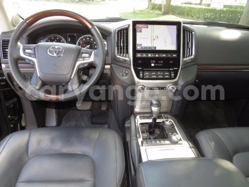 Big with watermark 2016 toyota land cruiser pic 220590564224974770 1024x768 1