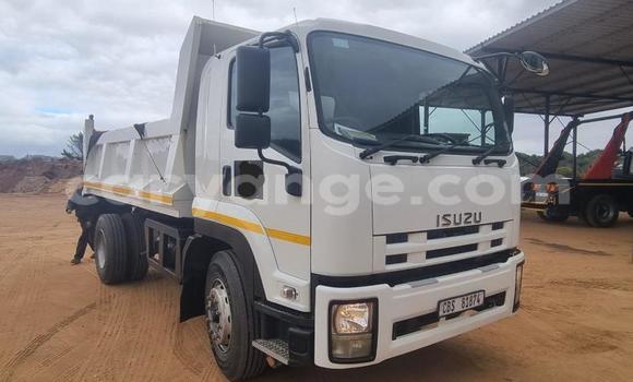 Acheter Occasion Utilitaire Isuzu FTR 850 Blanc à Windhoek, Namibie