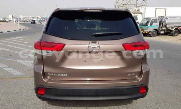 Acheter Import Voiture Toyota Highlander Marron à Import - Dubai, Namibie Acheter Import Voiture Toyota Highlander Marron à Import - Dubai, Namibie