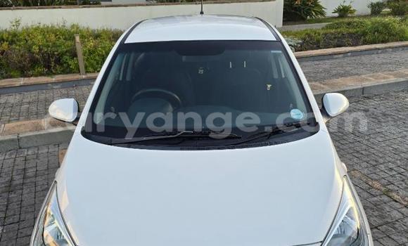Acheter Occasion Voiture Hyundai i10 Blanc à Gobabis, Omaheke Acheter Occasion Voiture Hyundai i10 Blanc à Gobabis, Omaheke