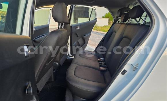 Acheter Occasion Voiture Hyundai i10 Blanc à Gobabis, Omaheke Acheter Occasion Voiture Hyundai i10 Blanc à Gobabis, Omaheke