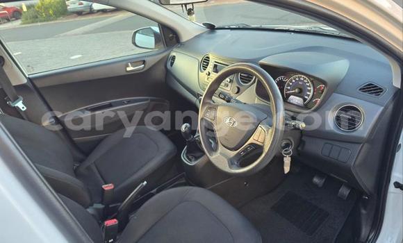 Acheter Occasion Voiture Hyundai i10 Blanc à Gobabis, Omaheke Acheter Occasion Voiture Hyundai i10 Blanc à Gobabis, Omaheke