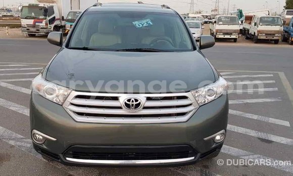 Acheter Import Voiture Toyota Highlander Vert à Import - Dubai, Namibie Acheter Import Voiture Toyota Highlander Vert à Import - Dubai, Namibie