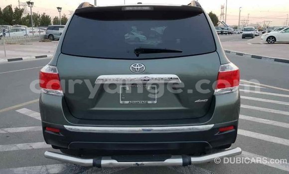 Acheter Import Voiture Toyota Highlander Vert à Import - Dubai, Namibie Acheter Import Voiture Toyota Highlander Vert à Import - Dubai, Namibie