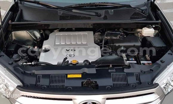 Acheter Import Voiture Toyota Highlander Vert à Import - Dubai, Namibie Acheter Import Voiture Toyota Highlander Vert à Import - Dubai, Namibie