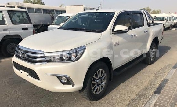 Acheter Occasion Voiture Toyota Hilux Blanc à Henties Bay, Erongo