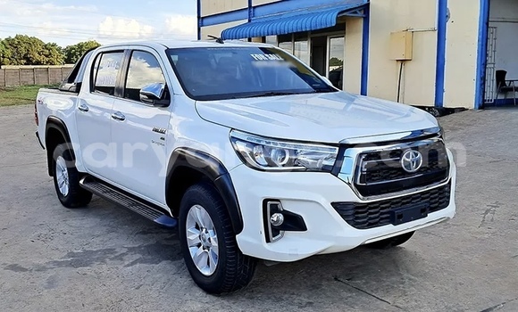 Buy Used Toyota Hiluxe Revo White Car in Henties Bay in Erongo Buy Used Toyota Hiluxe Revo White Car in Henties Bay in Erongo