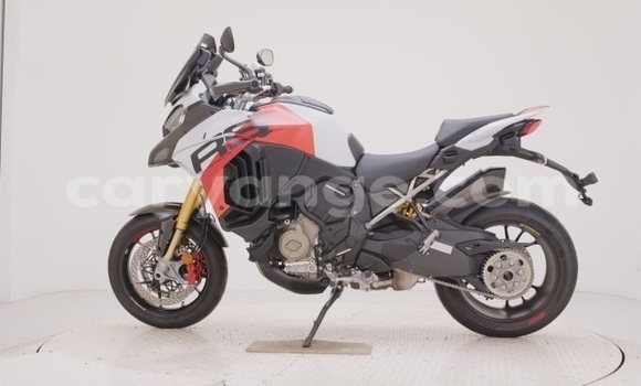 Acheter Occasion Moto Ducati Multistrada Blanc à Walvis Bay, Namibie Acheter Occasion Moto Ducati Multistrada Blanc à Walvis Bay, Namibie