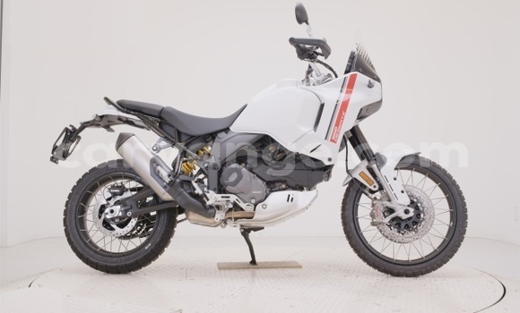 Acheter Occasion Moto Ducati DESMO Blanc à Windhoek, Namibie Acheter Occasion Moto Ducati DESMO Blanc à Windhoek, Namibie