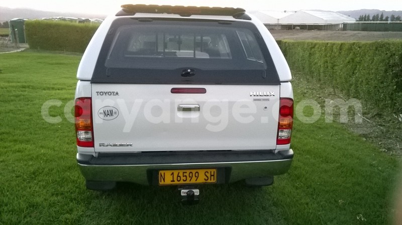 Big with watermark hilux 1