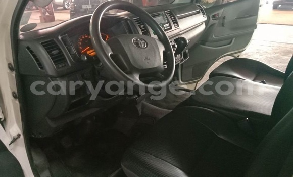 Acheter Occasion Voiture Toyota Hi Ace Blanc à Walvis Bay, Namibie Acheter Occasion Voiture Toyota Hi Ace Blanc à Walvis Bay, Namibie