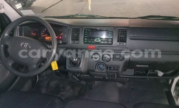 Acheter Occasion Voiture Toyota Hi Ace Blanc à Walvis Bay, Namibie Acheter Occasion Voiture Toyota Hi Ace Blanc à Walvis Bay, Namibie