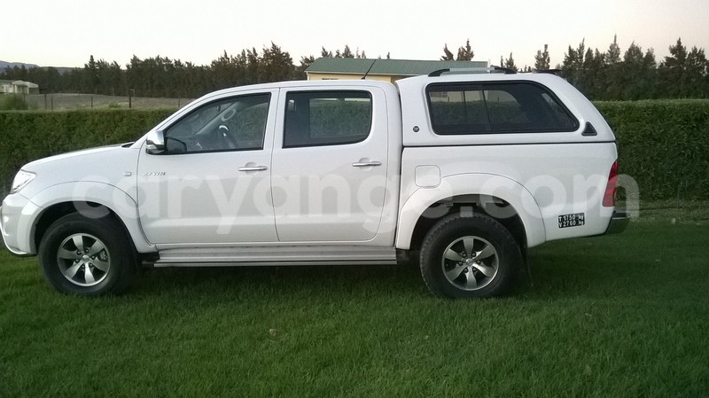 Big with watermark hilux 4