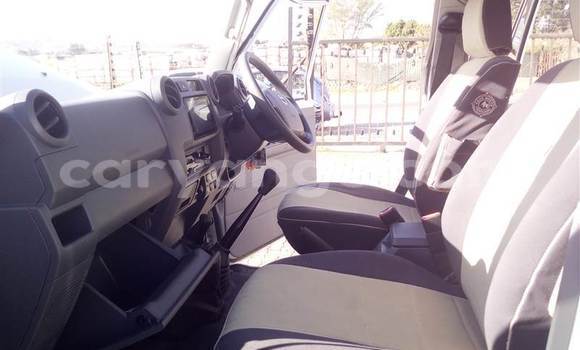 Acheter Occasion Voiture Toyota Land Cruiser Blanc à Grootfontein, Namibie Acheter Occasion Voiture Toyota Land Cruiser Blanc à Grootfontein, Namibie