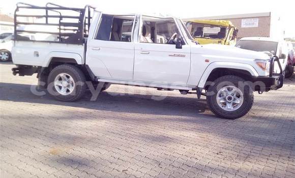 Acheter Occasion Voiture Toyota Land Cruiser Blanc à Grootfontein, Namibie Acheter Occasion Voiture Toyota Land Cruiser Blanc à Grootfontein, Namibie