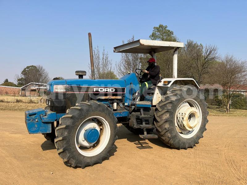 Big with watermark ford aerostar namibia windhoek 24651