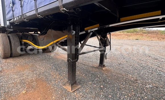 Buy Used Volvo FH10 Blue Truck in Windhoek in Namibia Buy Used Volvo FH10 Blue Truck in Windhoek in Namibia