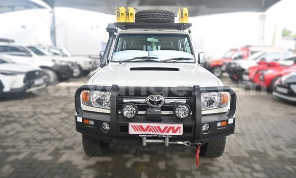 Acheter Occasion Voiture Toyota Land Cruiser Blanc à Swakopmund, Namibie Acheter Occasion Voiture Toyota Land Cruiser Blanc à Swakopmund, Namibie