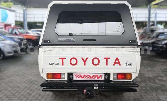 Acheter Occasion Voiture Toyota Land Cruiser Blanc à Swakopmund, Namibie Acheter Occasion Voiture Toyota Land Cruiser Blanc à Swakopmund, Namibie