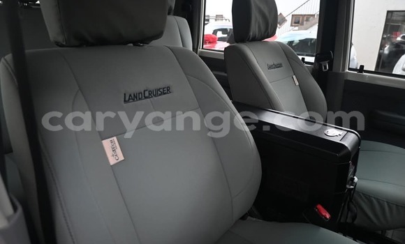 Acheter Occasion Voiture Toyota Land Cruiser Blanc à Swakopmund, Namibie Acheter Occasion Voiture Toyota Land Cruiser Blanc à Swakopmund, Namibie