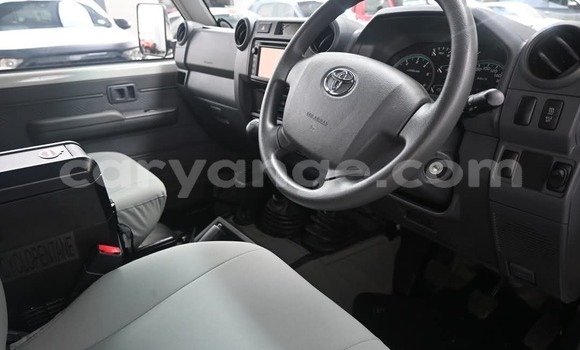 Acheter Occasion Voiture Toyota Land Cruiser Blanc à Swakopmund, Namibie Acheter Occasion Voiture Toyota Land Cruiser Blanc à Swakopmund, Namibie