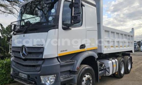 Buy Used Mercedes‒Benz Tipper White Truck in Gobabis in Omaheke