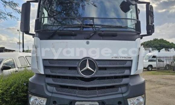 Buy Used Mercedes‒Benz Tipper White Truck in Gobabis in Omaheke Buy Used Mercedes‒Benz Tipper White Truck in Gobabis in Omaheke