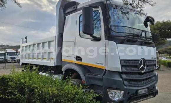 Buy Used Mercedes‒Benz Tipper White Truck in Gobabis in Omaheke Buy Used Mercedes‒Benz Tipper White Truck in Gobabis in Omaheke