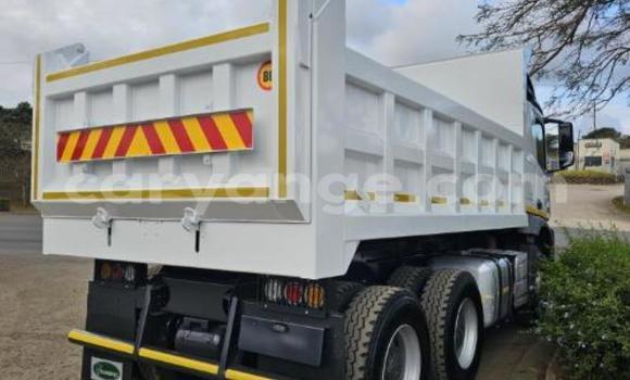 Buy Used Mercedes‒Benz Tipper White Truck in Gobabis in Omaheke Buy Used Mercedes‒Benz Tipper White Truck in Gobabis in Omaheke