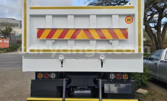 Buy Used Mercedes‒Benz Tipper White Truck in Gobabis in Omaheke Buy Used Mercedes‒Benz Tipper White Truck in Gobabis in Omaheke