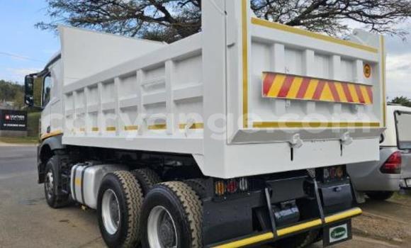 Buy Used Mercedes‒Benz Tipper White Truck in Gobabis in Omaheke Buy Used Mercedes‒Benz Tipper White Truck in Gobabis in Omaheke