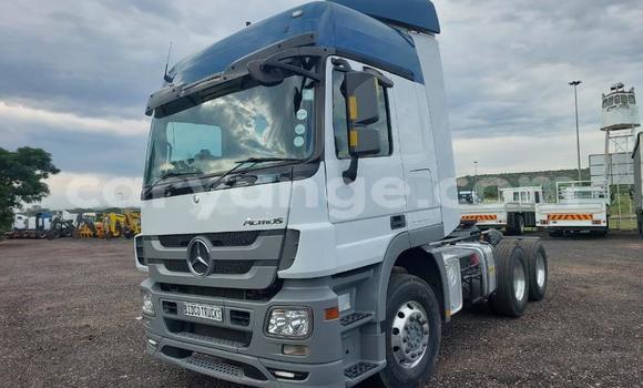 Buy Used Mercedes‒Benz Truck White Truck in Gobabis in Omaheke Buy Used Mercedes‒Benz Truck White Truck in Gobabis in Omaheke