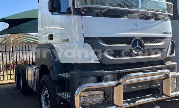 Buy Used Mercedes‒Benz Truck White Truck in Gobabis in Omaheke Buy Used Mercedes‒Benz Truck White Truck in Gobabis in Omaheke