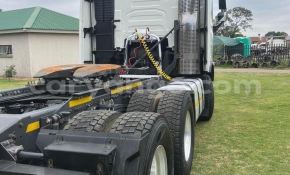 Buy Used Volvo FH10 White Truck in Gobabis in Omaheke Buy Used Volvo FH10 White Truck in Gobabis in Omaheke