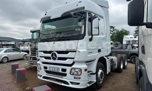 Buy Used Mercedes‒Benz Truck White Truck in Gobabis in Omaheke