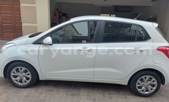 Buy Used Hyundai i10 White Car in Swakopmund in Namibia Buy Used Hyundai i10 White Car in Swakopmund in Namibia