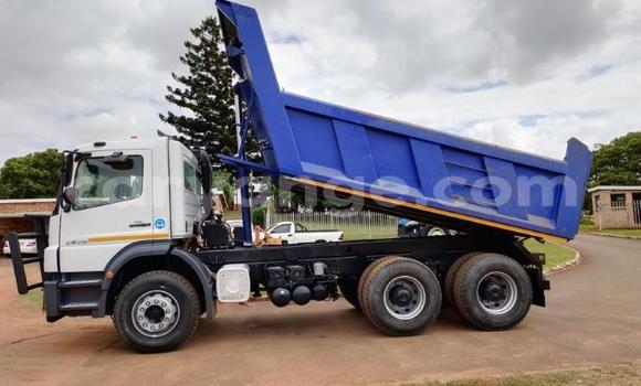 Buy Used Mercedes‒Benz 1117 Blue Truck in Windhoek in Namibia Buy Used Mercedes‒Benz 1117 Blue Truck in Windhoek in Namibia
