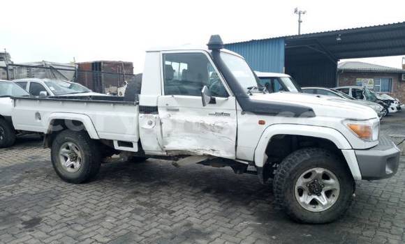 Buy Used Toyota Land Cruiser White Car in Okahandja in Namibia Buy Used Toyota Land Cruiser White Car in Okahandja in Namibia