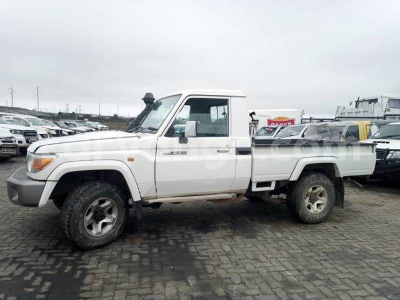 Big with watermark toyota land cruiser namibia okahandja 24710