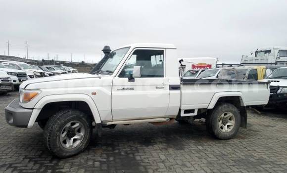 Buy Used Toyota Land Cruiser White Car in Okahandja in Namibia Buy Used Toyota Land Cruiser White Car in Okahandja in Namibia