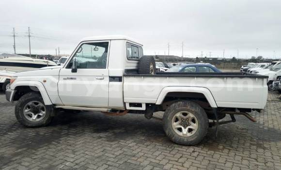 Buy Used Toyota Land Cruiser White Car in Okahandja in Namibia Buy Used Toyota Land Cruiser White Car in Okahandja in Namibia