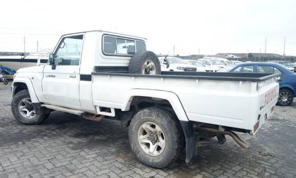 Buy Used Toyota Land Cruiser White Car in Okahandja in Namibia Buy Used Toyota Land Cruiser White Car in Okahandja in Namibia