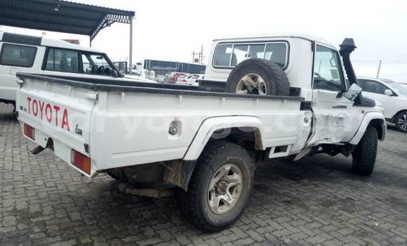 Buy Used Toyota Land Cruiser White Car in Okahandja in Namibia Buy Used Toyota Land Cruiser White Car in Okahandja in Namibia