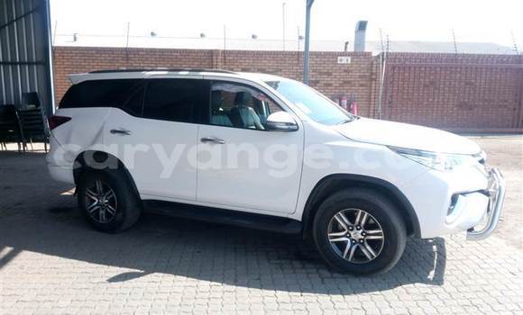 Buy Used Toyota Fortuner White Car in Swakopmund in Namibia Buy Used Toyota Fortuner White Car in Swakopmund in Namibia
