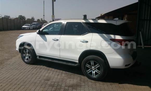 Buy Used Toyota Fortuner White Car in Swakopmund in Namibia Buy Used Toyota Fortuner White Car in Swakopmund in Namibia