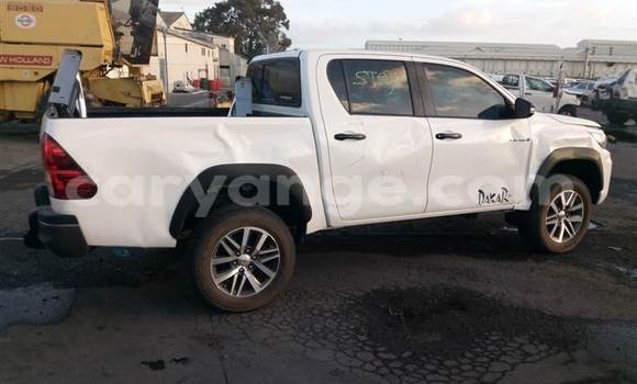 Buy Used Toyota Hilux White Car in Swakopmund in Namibia Buy Used Toyota Hilux White Car in Swakopmund in Namibia